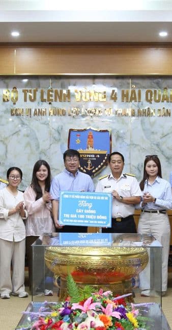 Vùng 4 Hải quân tiếp nhận cây giống hưởng ứng Chương trình “Xanh hóa Trường Sa”
