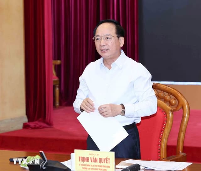 Chuyển mạnh tư duy từ “phát triển văn hóa” sang “phát triển bằng văn hóa”