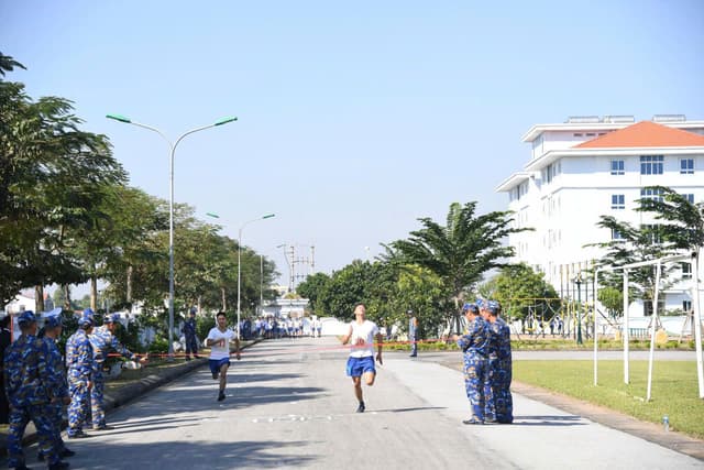 Lính Đặc công Hải quân đua tài thể thao quân sự