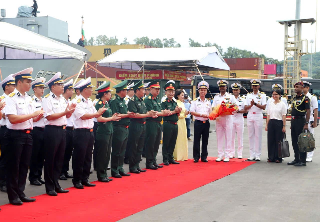 Tàu Hải quân Ấn Độ thăm xã giao thành phố Đà Nẵng