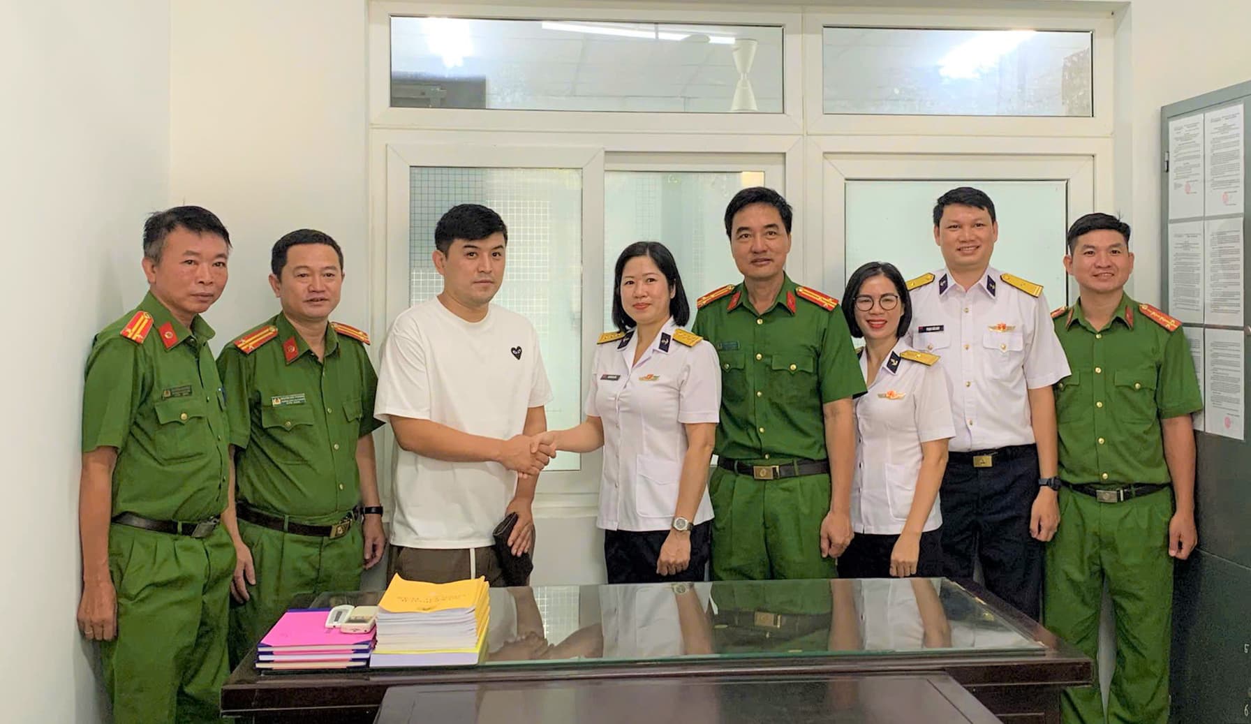 Quân nhân nhặt được của rơi trả người đánh mất