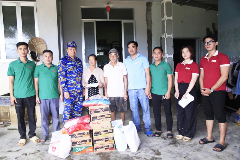 Lữ đoàn 162 gặp mặt, tặng quà quân nhân bị thiệt hại do mưa lũ