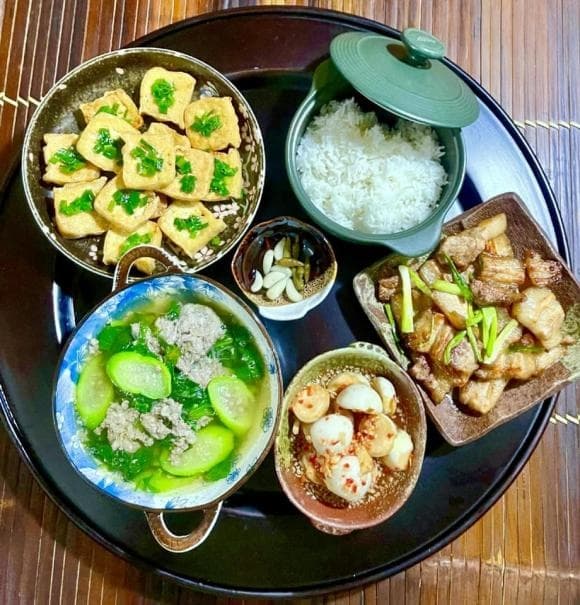 Nhớ bữa cơm nhà