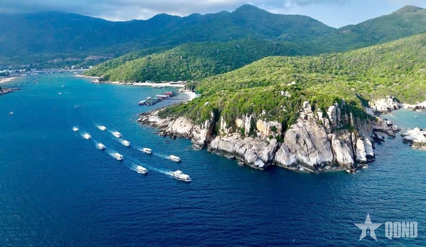 Vịnh Vĩnh Hy - Bản giao hưởng xanh giữa lòng đại dương