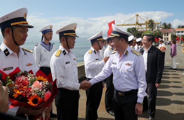 VIDEO: Vùng 3 Hải quân thăm, chúc Tết quân dân đặc khu Cồn Cỏ