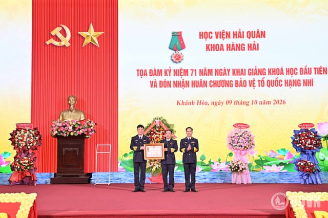 Khoa Hàng hải Học viện Hải quân đón nhận Huân chương Bảo vệ Tổ quốc hạng Nhì