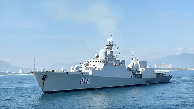 Tàu 016-Quang Trung thăm Australia