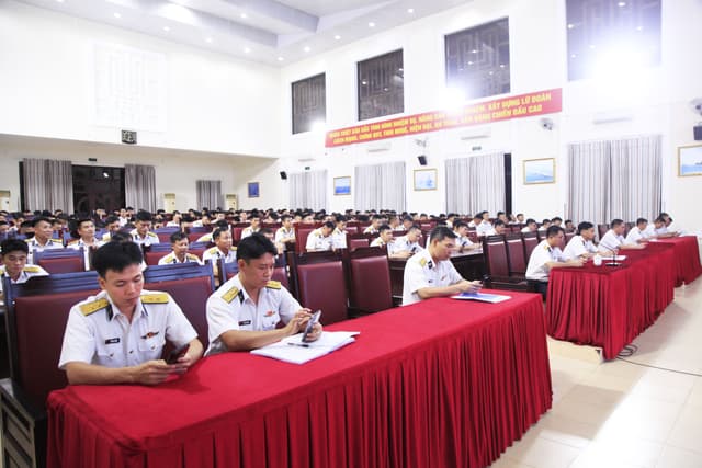 Lữ đoàn 162 hưởng ứng cuộc thi tìm hiểu kiến thức pháp luật