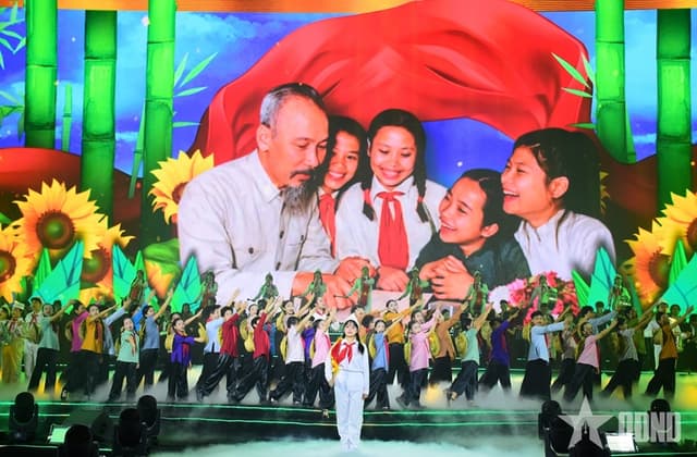 Niềm tin vào mùa xuân phát triển hùng cường của dân tộc