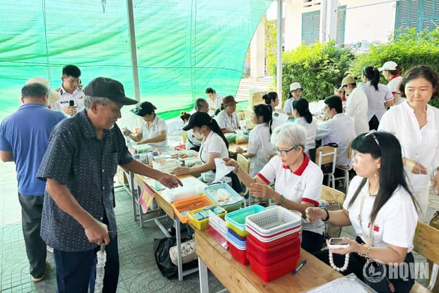 Lữ đoàn 162 phối hợp khám bệnh cho đối tượng chính sách