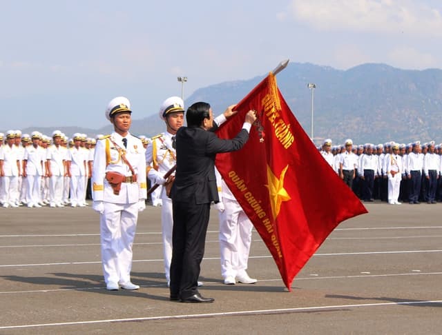 HẢI QUÂN NHÂN DÂN VIỆT NAM: ĐƠN VỊ 3 LẦN ANH HÙNG LỰC LƯỢNG VŨ TRANG NHÂN DÂN