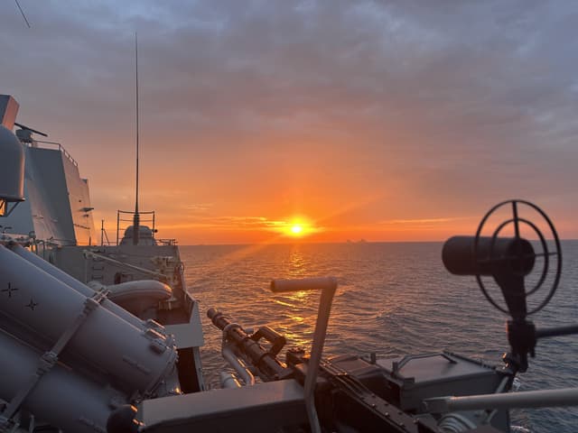 DẤU ẤN HẢI TRÌNH “Đi về phía mặt trời”