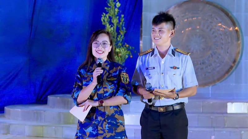 LÍNH ĐẢO YÊU VĂN NGHỆ (Kỳ 2): Chuyện về những người dẫn chương trình không chuyên