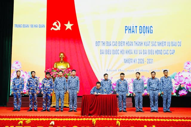 Trung đoàn 196 học tập, quán triệt nghị quyết của Bộ Chính trị