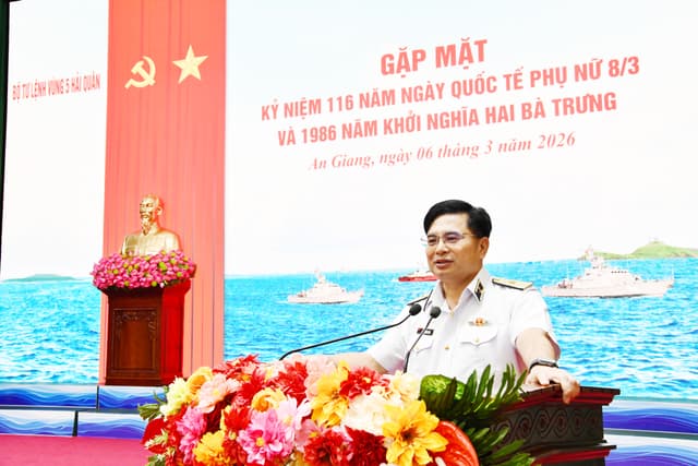 Vùng 5 Hải quân gặp mặt chúc mừng cán bộ, hội viên phụ nữ