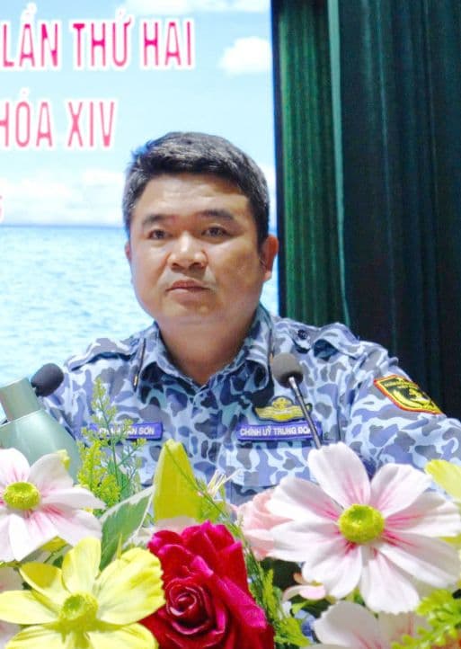 Trung đoàn 196 quán triệt, học tập Nghị quyết Trung ương 2