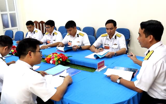 Lữ đoàn 189 đánh giá các tác phẩm tham gia cuộc thi chính luận bảo vệ nền tảng tư tưởng của Đảng