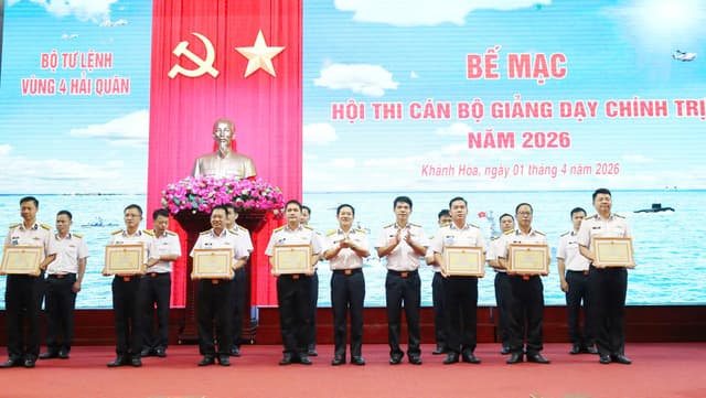 Vùng 4 Hải quân: 100% thí sinh đạt khá, giỏi trong Hội thi cán bộ giảng dạy chính trị