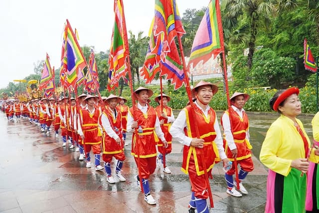 Độc đáo nghi thức rước kiệu về Đền Hùng