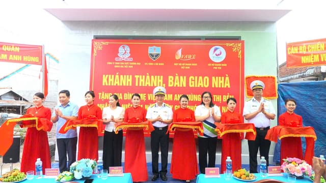 Lữ đoàn 682 khánh thành, bàn giao nhà cho gia đình Mẹ Việt Nam Anh hùng