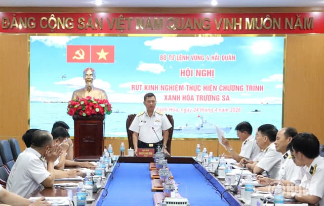 Vùng 4 Hải quân rút kinh nghiệm thực hiện chương trình “Xanh hóa Trường Sa”