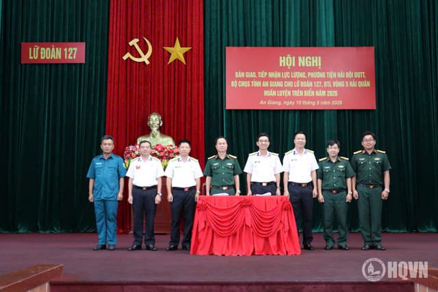 Lữ đoàn 127 tiếp nhận, huấn luyện Hải đội dân quân thường trực tỉnh An Giang