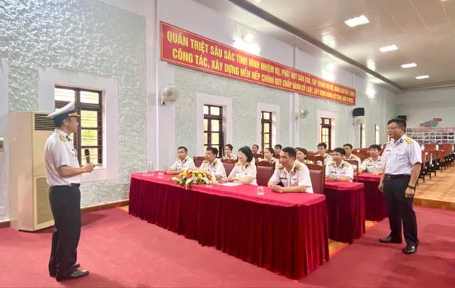 Cục Hậu cần - Kỹ thuật Hải quân kiểm tra đơn vị vững mạnh toàn diện tại Nhà máy X56