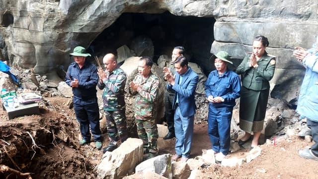 Miệt mài tìm kiếm, quy tập hài cốt liệt sĩ trên đất bạn Lào