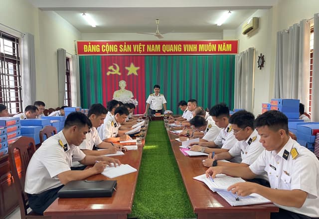 Kiểm tra hoạt động CTĐ, CTCT tại Lữ đoàn 162