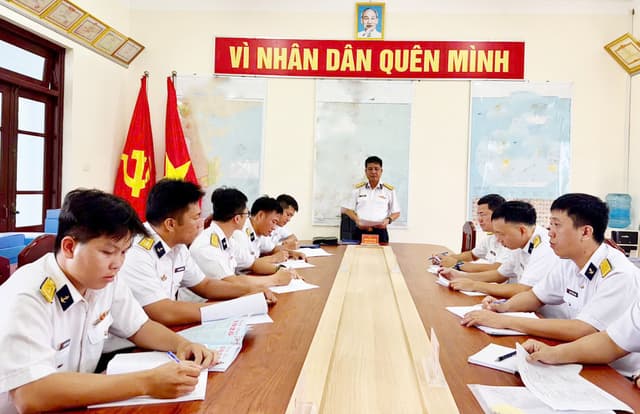 Kiểm tra hoạt động công tác đảng, công tác chính trị tại Tiểu đoàn 458 và Tiểu đoàn 455